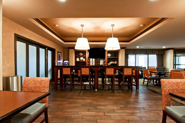 含每日吃到飽早餐