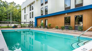 Outdoor pool, pool loungers