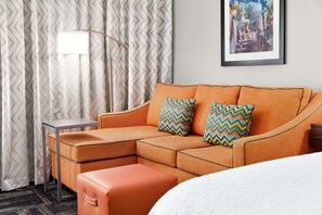 ห้องดีลักซ์, เตียงคิงไซส์ 1 เตียง, ปลอดบุหรี่ | บริเวณนั่งเล่น | ทีวีจอแอลซีดี 32 นิ้ว พร้อมช่องเคเบิล, ทีวี