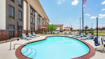 Outdoor pool, sun loungers
