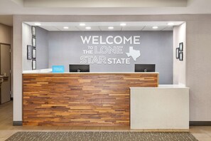 Reception - Hampton Inn Paris (Paris)