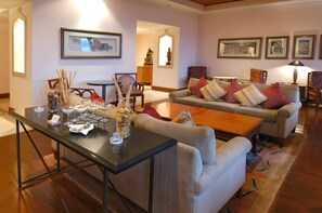 Deluxe Room, 1 King Bed (Club Access) | Executive lounge - Hyatt Regency Kathmandu (Kathmandu)