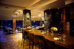 2 restaurants, breakfast, lunch, dinner served; international cuisine
