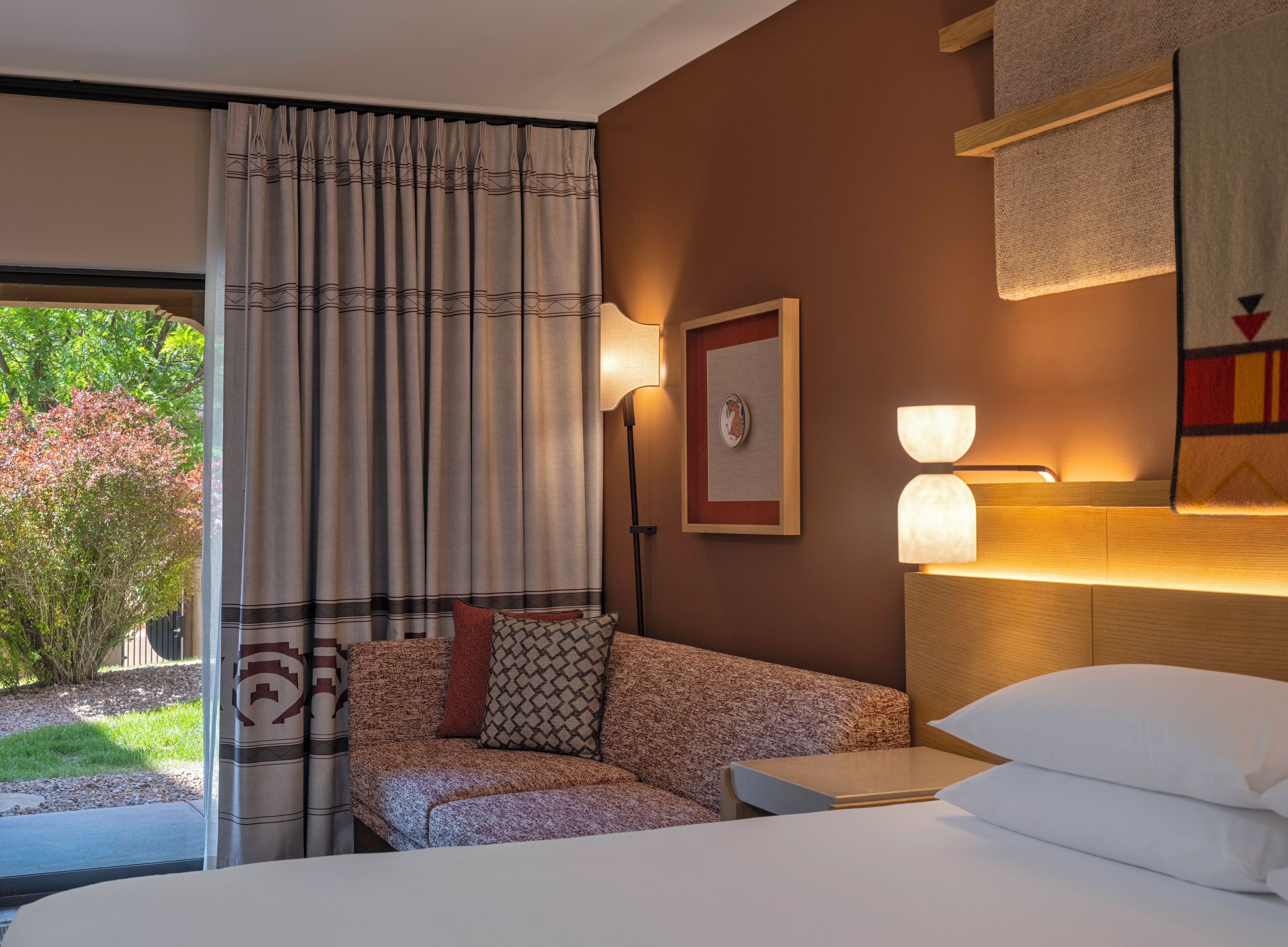 Hochwertige Bettwaren, Daunenbettdecken, Pillowtop-Betten, Zimmersafe