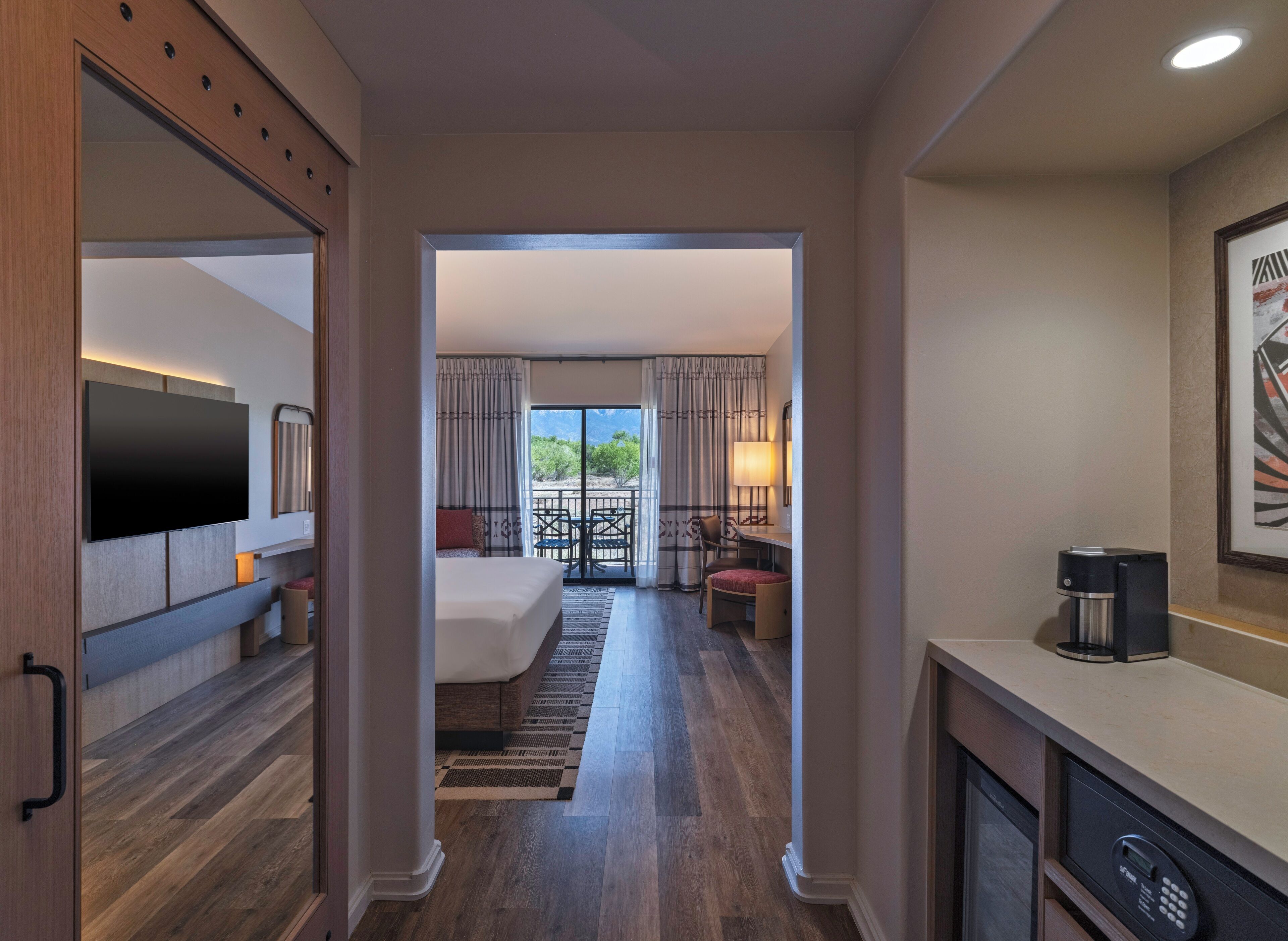 Hochwertige Bettwaren, Daunenbettdecken, Pillowtop-Betten, Zimmersafe