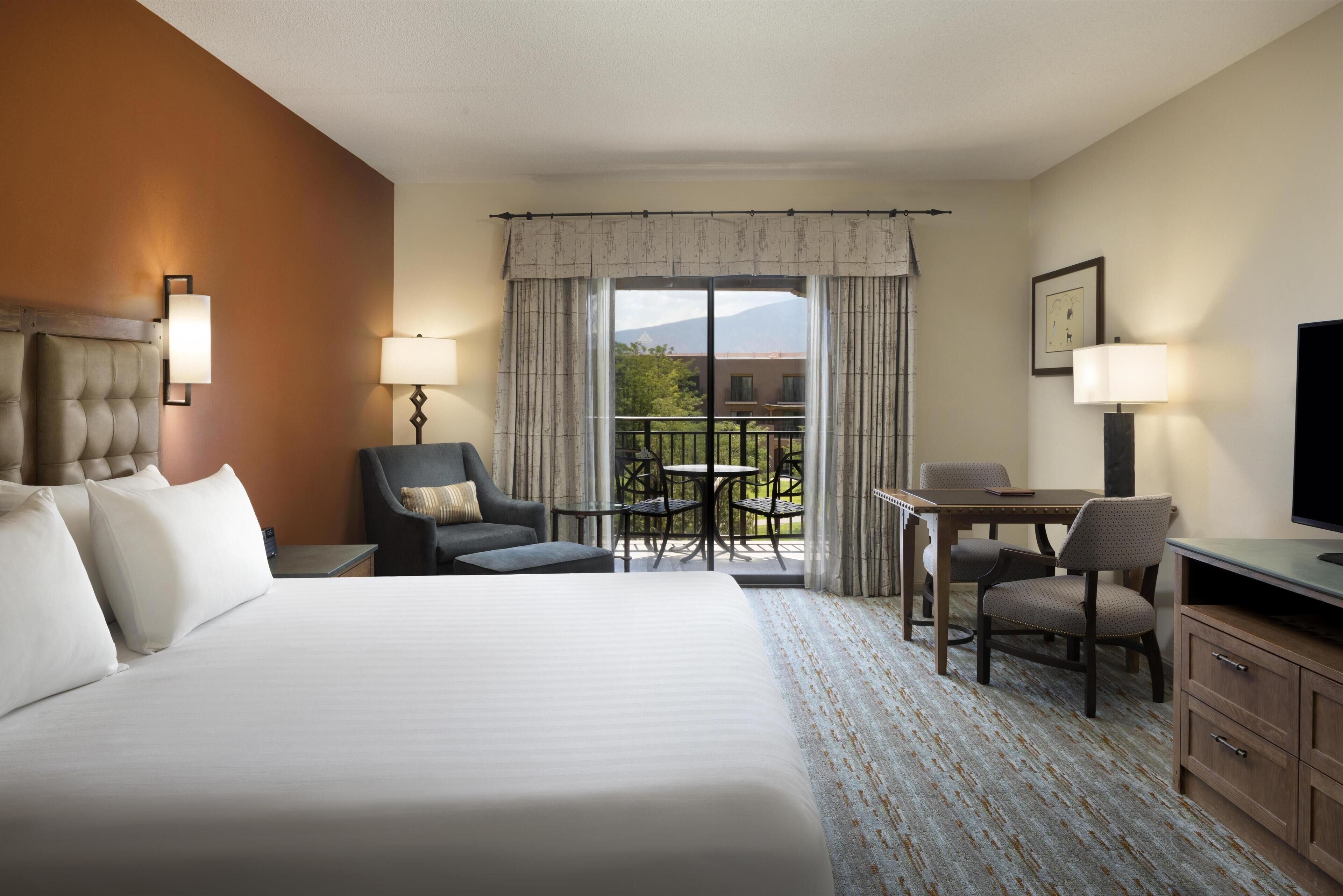 Junior-Suite | Hochwertige Bettwaren, Daunenbettdecken, Pillowtop-Betten, Zimmersafe