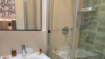 Einzelzimmer | Badezimmer | Dusche, Regendusche, Haartrockner, Bidet