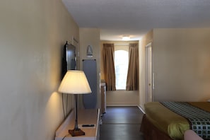 Standardzimmer | Bügeleisen/Bügelbrett, kostenloses WLAN, Bettwäsche, Wecker