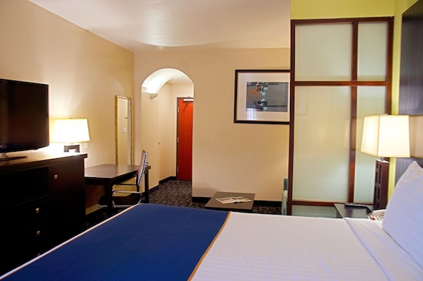 Premium bedding, pillow-top beds, in-room safe, laptop workspace