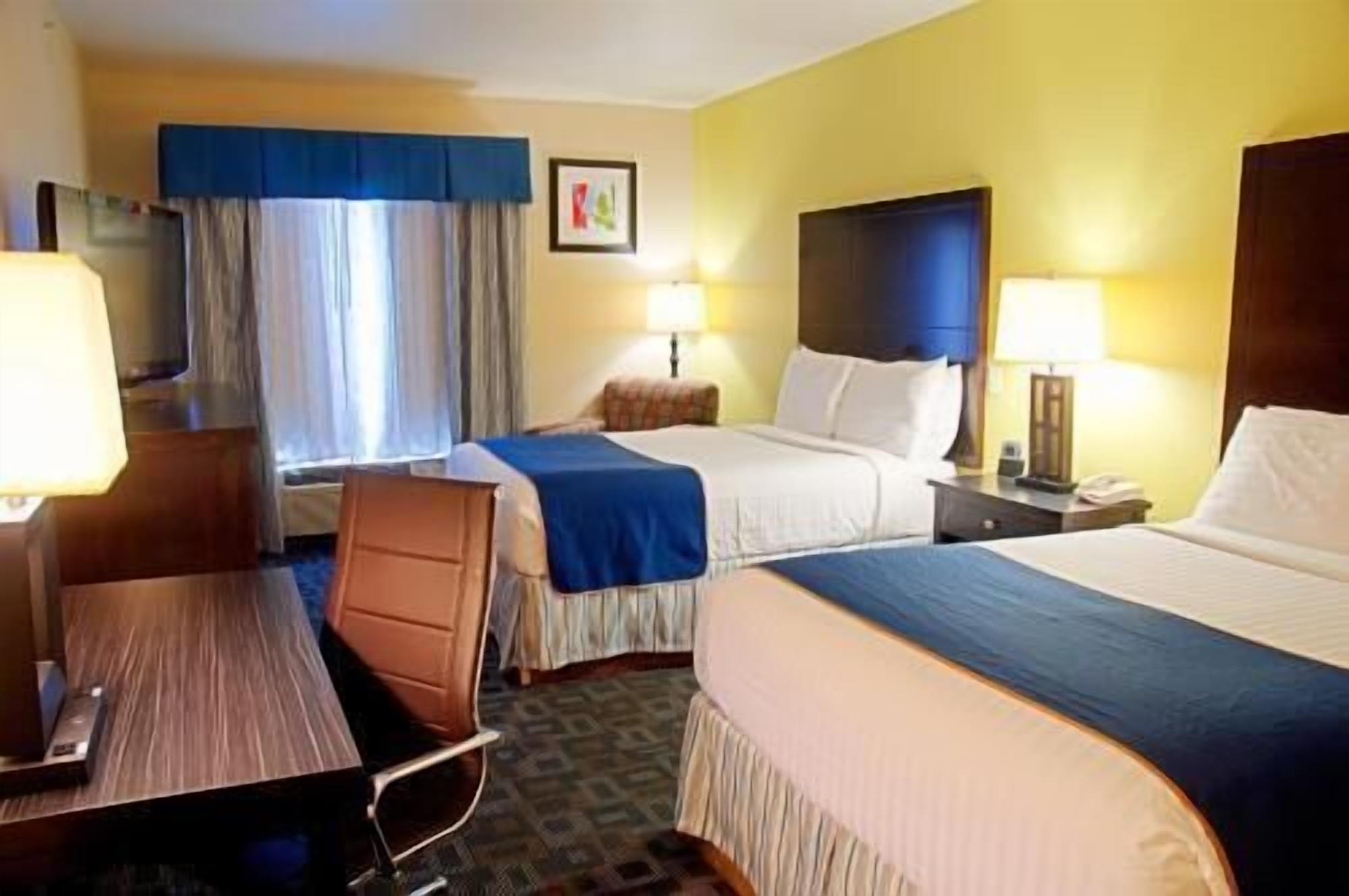 Premium bedding, pillow-top beds, in-room safe, laptop workspace