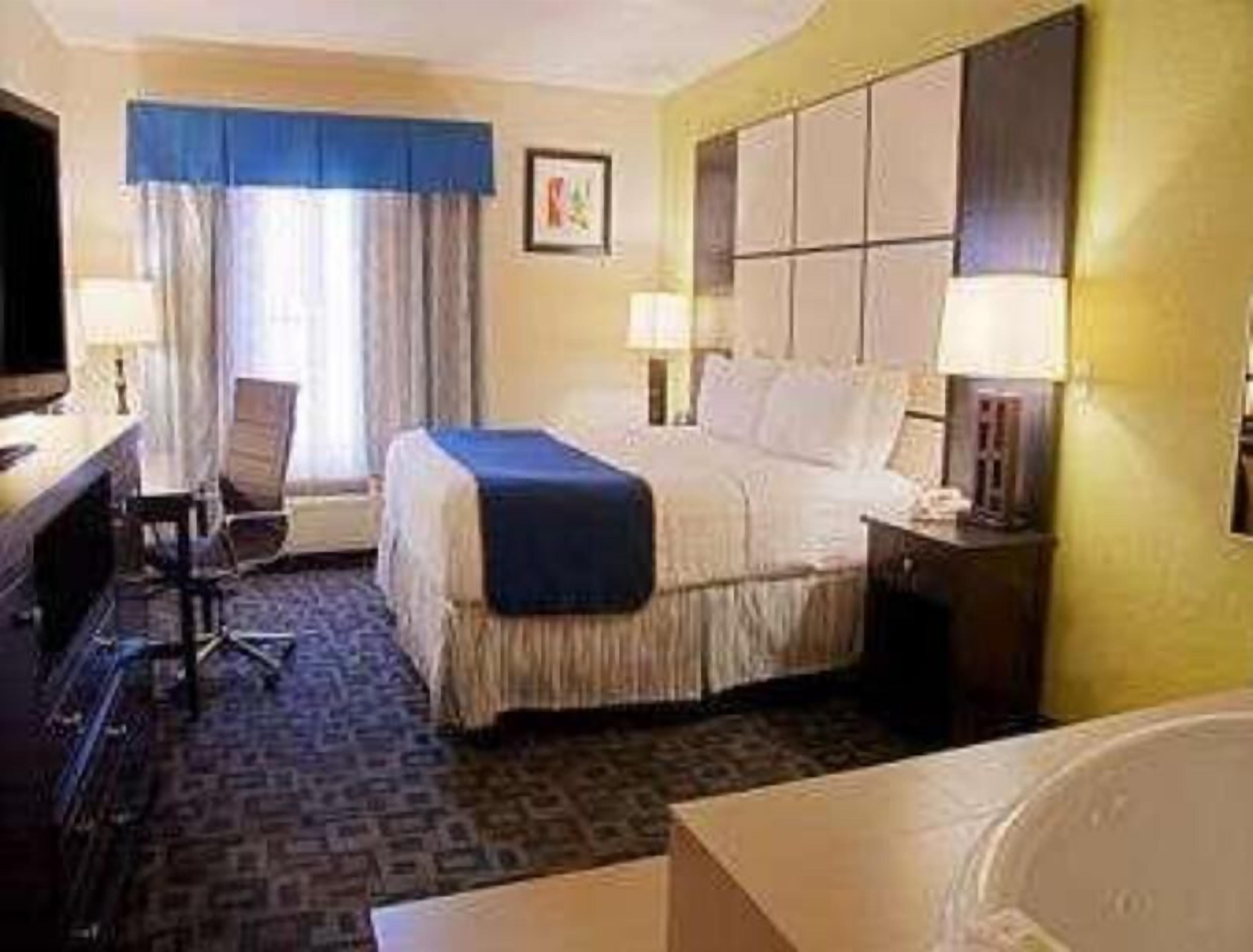 Premium bedding, pillow-top beds, in-room safe, laptop workspace