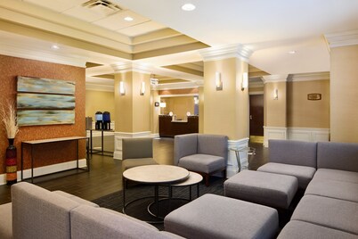 Holiday Inn Express & Suites Alpharetta - Windward Parkway by IHG