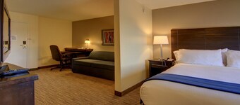 Holiday Inn Express & Suites Alpharetta - Windward Parkway by IHG