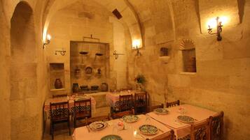 Breakfast, lunch, dinner served; Turkish cuisine