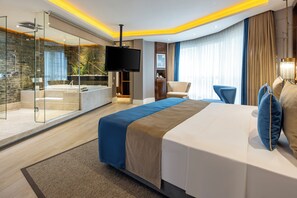 Corner Suite | Frigobar, cofres nos quartos, quartos à prova de som, Wi-Fi de cortesia