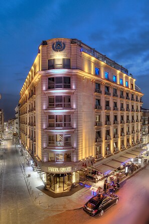 Façade de l’hébergement - soirée/nuit