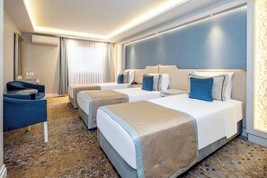 Triple Room | Minibar, in-room safe, soundproofing, free WiFi