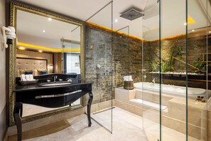 Minibar, in-room safe, soundproofing, free WiFi - AHC Old City Hotel (Istanbul)