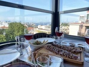 2 restaurants, breakfast, lunch, dinner served; international cuisine  - AHC Ayasofya Hotel  (Istanbul)