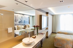 Ropa de cama de alta calidad y minibar 
