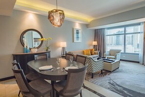 Executive Room, 1 Bedroom | In-room dining