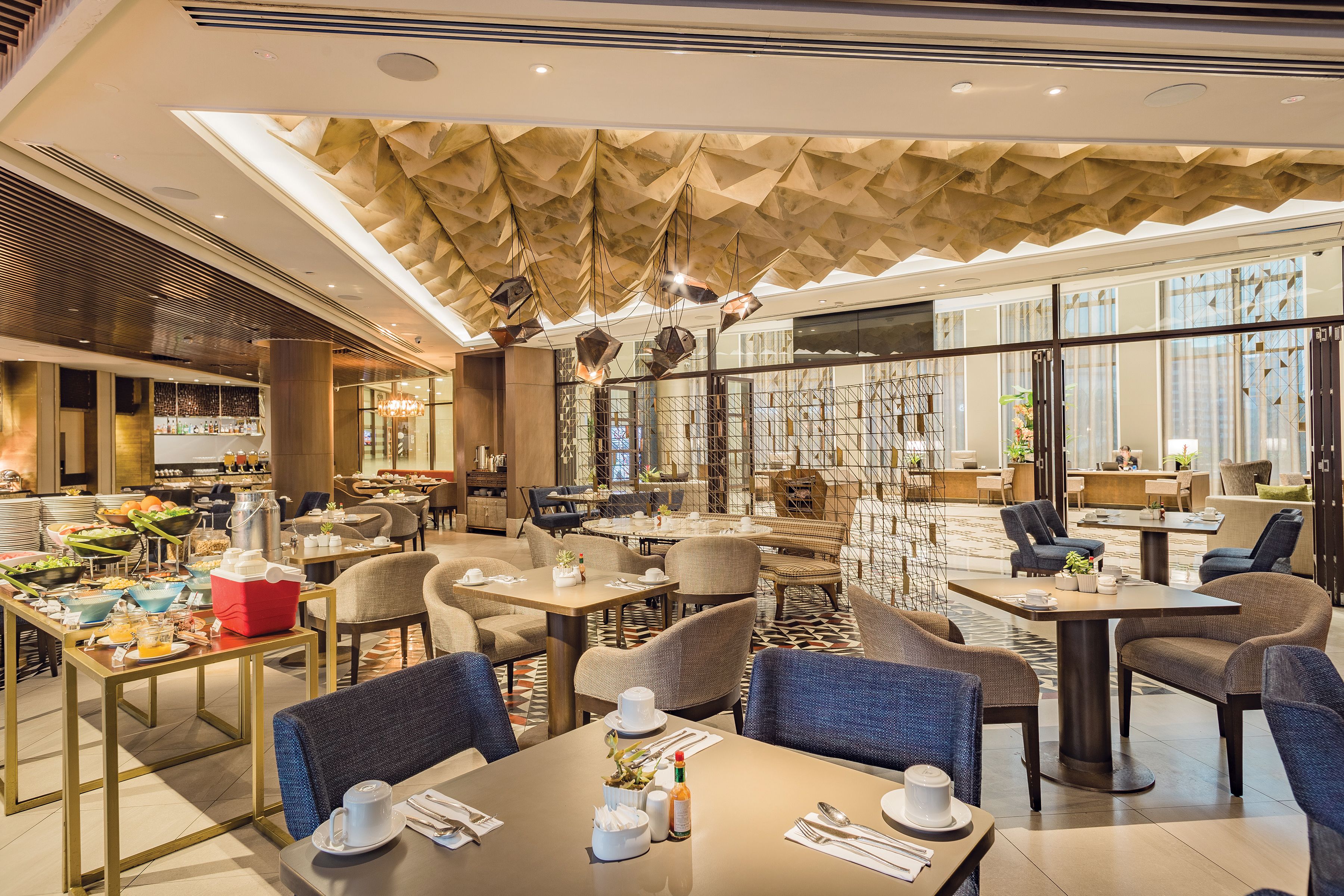 Petit déjeuner, déjeuner et dîner servis sur place