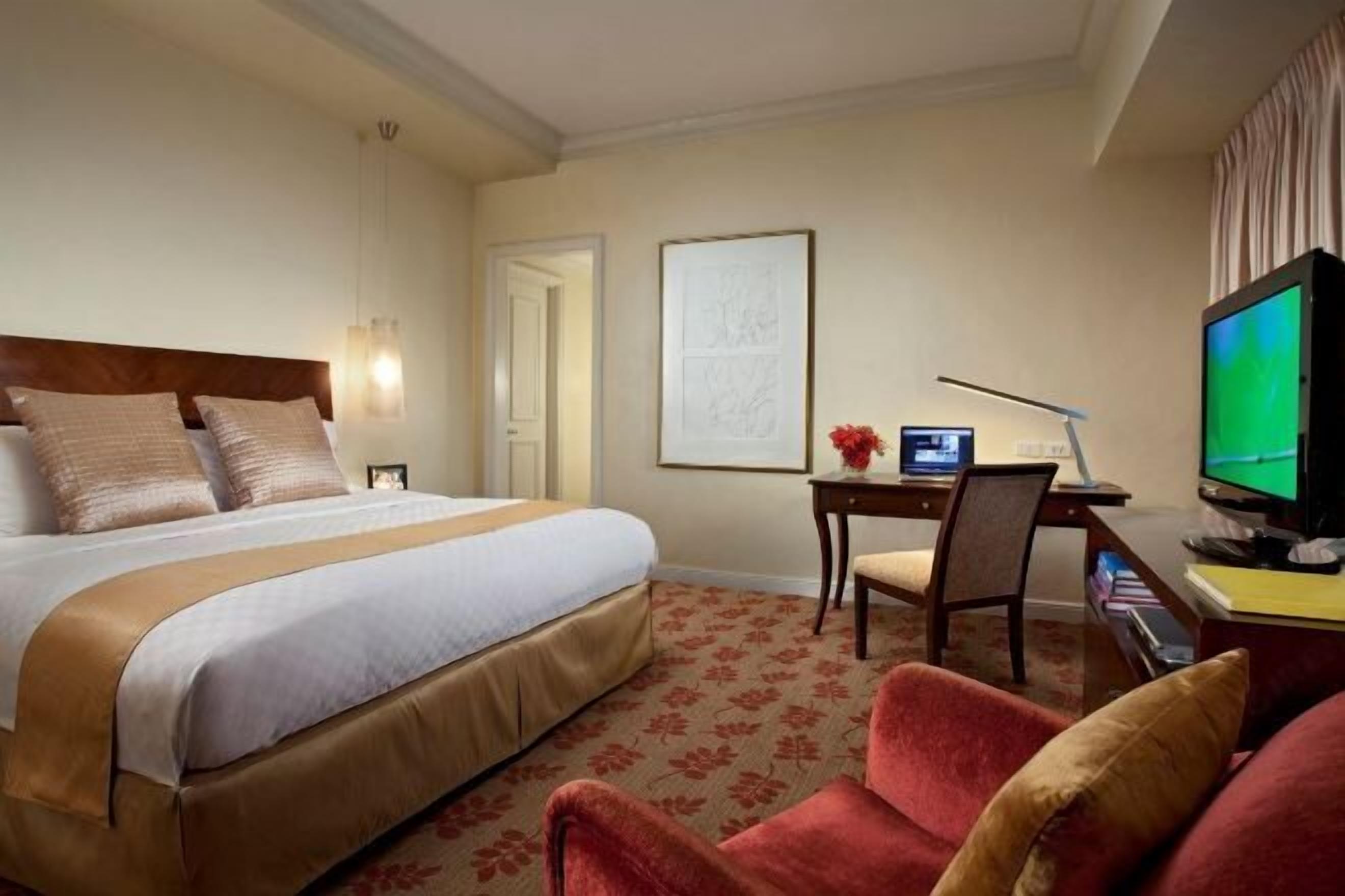 Caja fuerte, decoración individual, mobiliario individual y escritorio