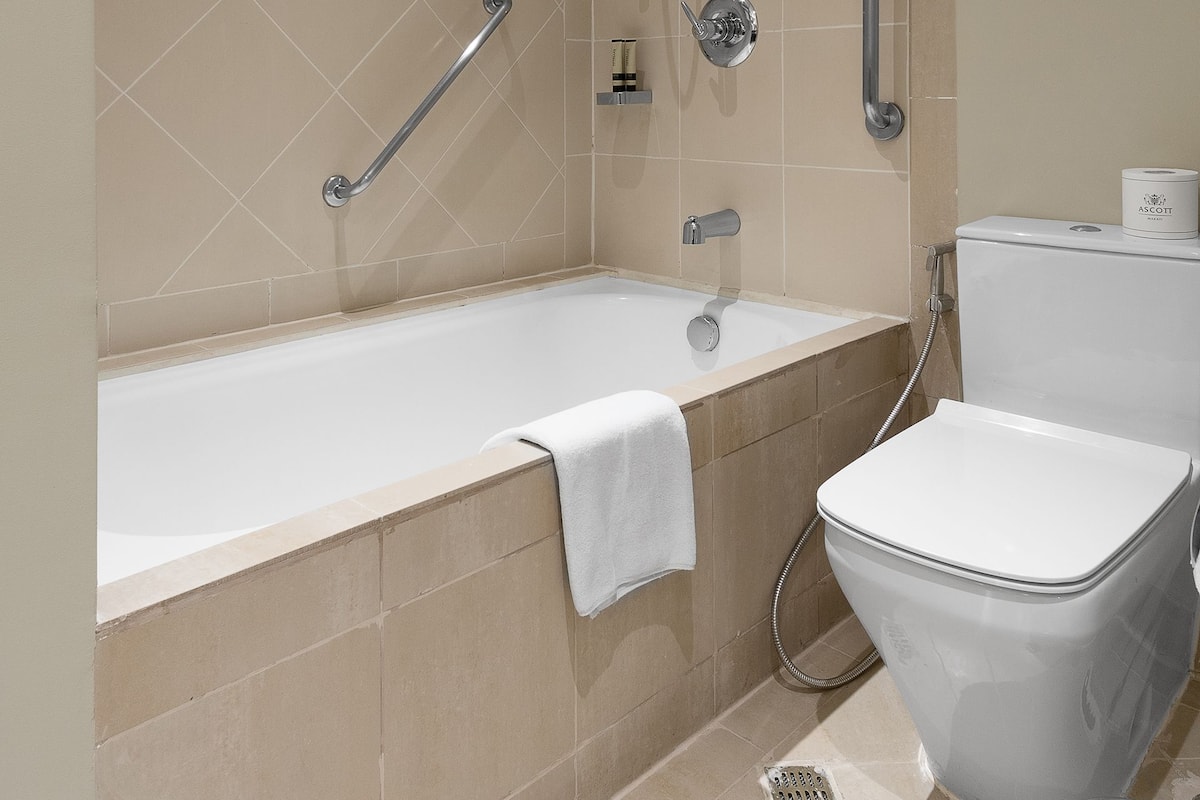 Estudio ejecutivo | Baño | Regadera, amenidades de baño gratuitas, secadora de cabello, bidet