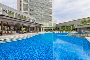 Outdoor pool, open 6:00 AM to 10:00 PM, sun loungers, lifeguards on site - Ascott Makati (Makati)