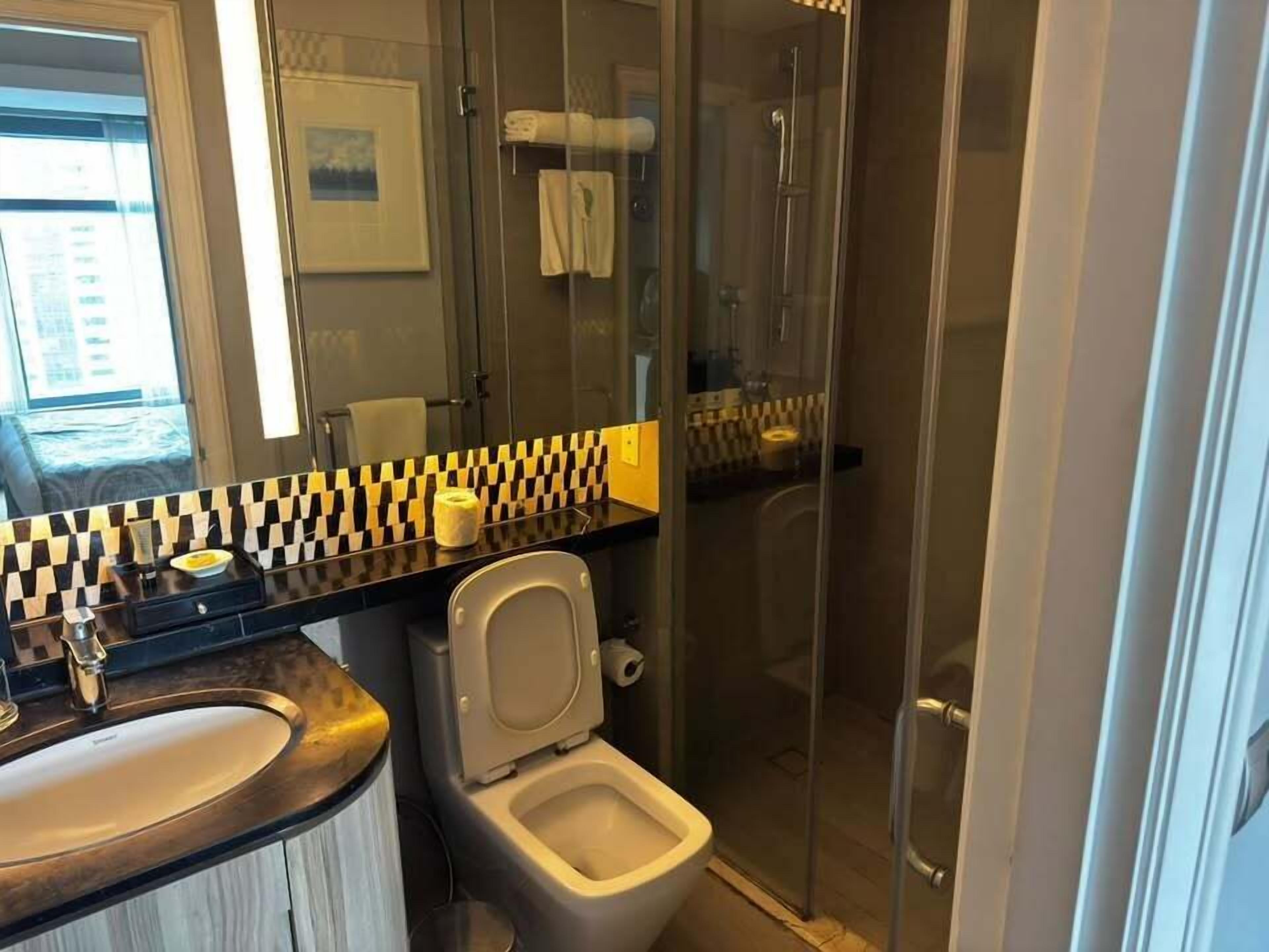 Suite – deluxe, 2 soverom | Bad | Dusj, toalettartikler (inkludert), hårføner og bidé