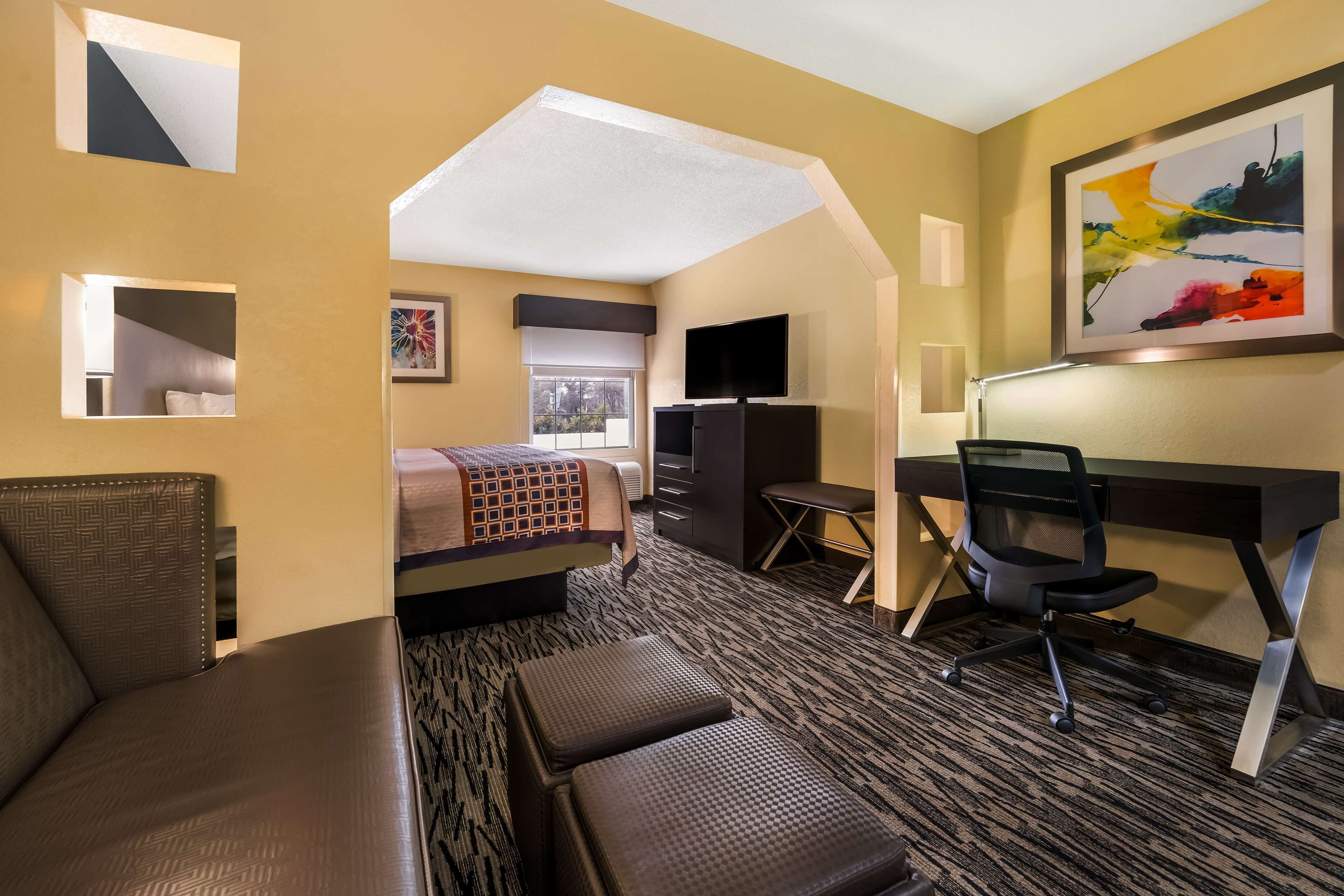 premium bedding, in-room safe, desk, laptop workspace