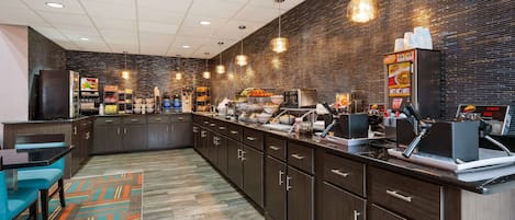 Petit déjeuner en libre-service compris tous les jours