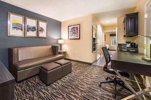 Premium bedding, in-room safe, desk, laptop workspace