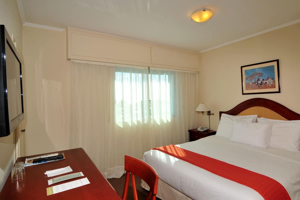 Habitación Deluxe, vista al mar | Ropa de cama de alta calidad y minibar