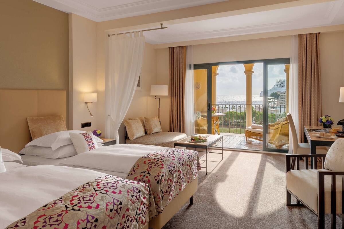 executive room, sea view | 1 bedroom, hypo-allergenic bedding, down duvets, minibar