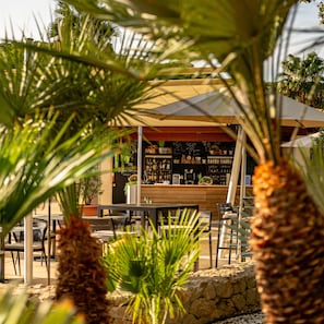 3 restaurantes, café da manhã, culinária mediterrânea