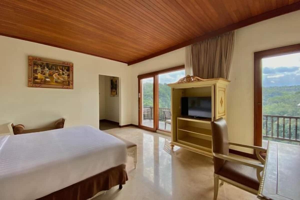 1 bedroom, premium bedding, in-room safe, desk