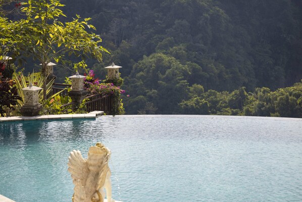 2 outdoor pools, pool loungers - Rijasa Agung Resort Villas (Ubud)