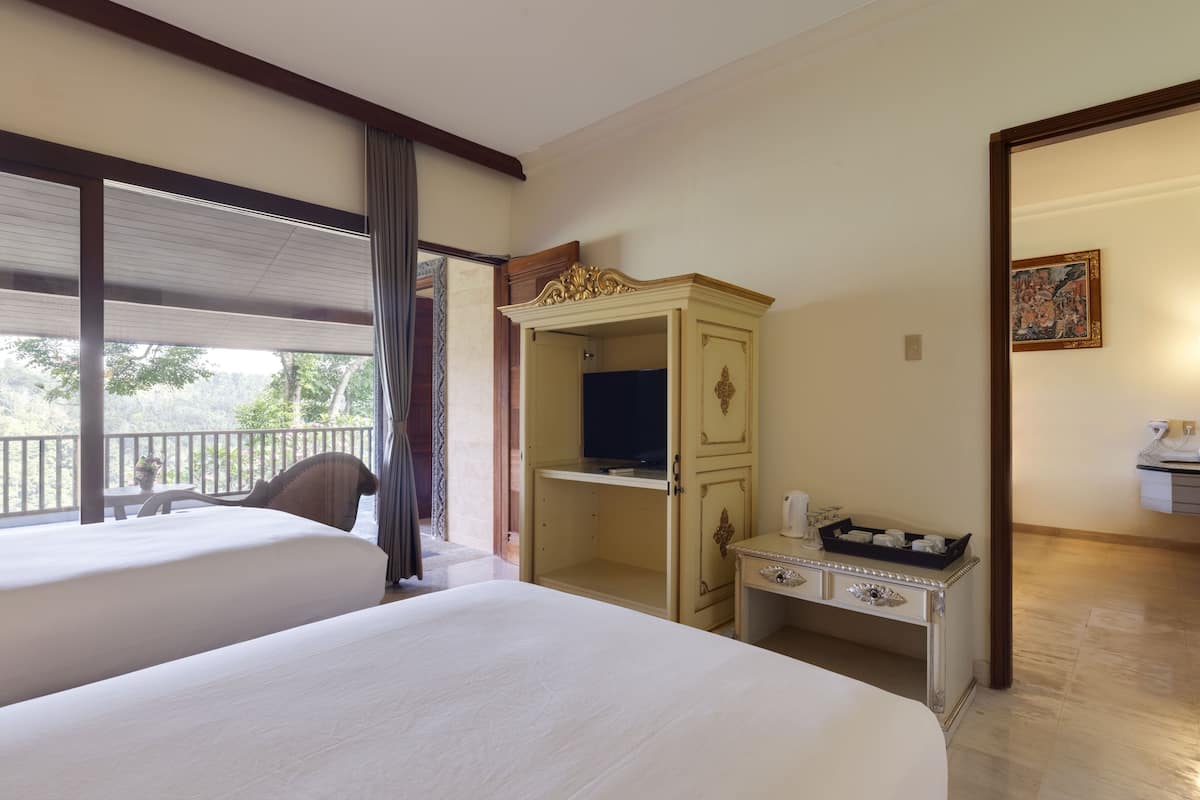 Family Room, Connecting Rooms