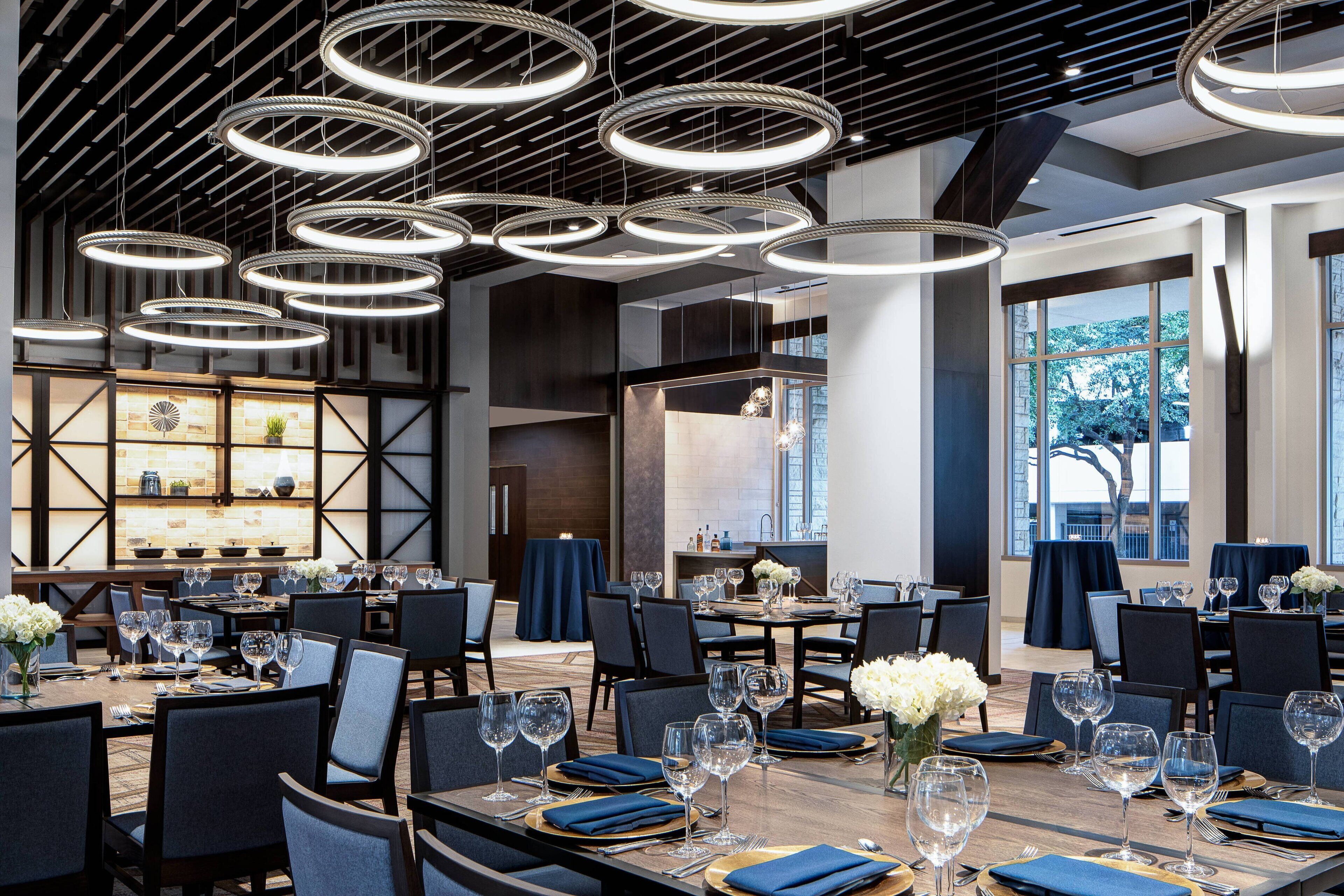 Bữa sáng buffet hàng ngày với phụ phí nhỏ 