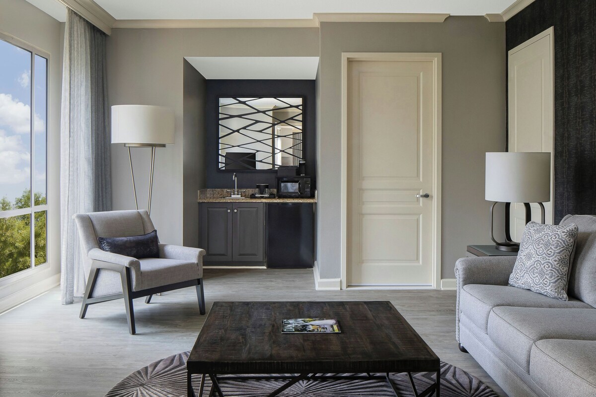 Deluxe Suite, 1 Bedroom | Living room | 55-inch Smart TV with cable channels, TV, streaming services