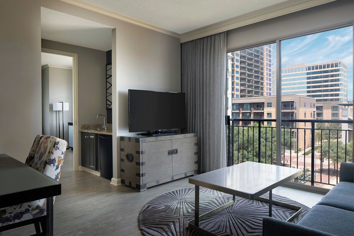 Junior Suite, 1 Bedroom, Balcony | Premium bedding, in-room safe, desk, blackout drapes