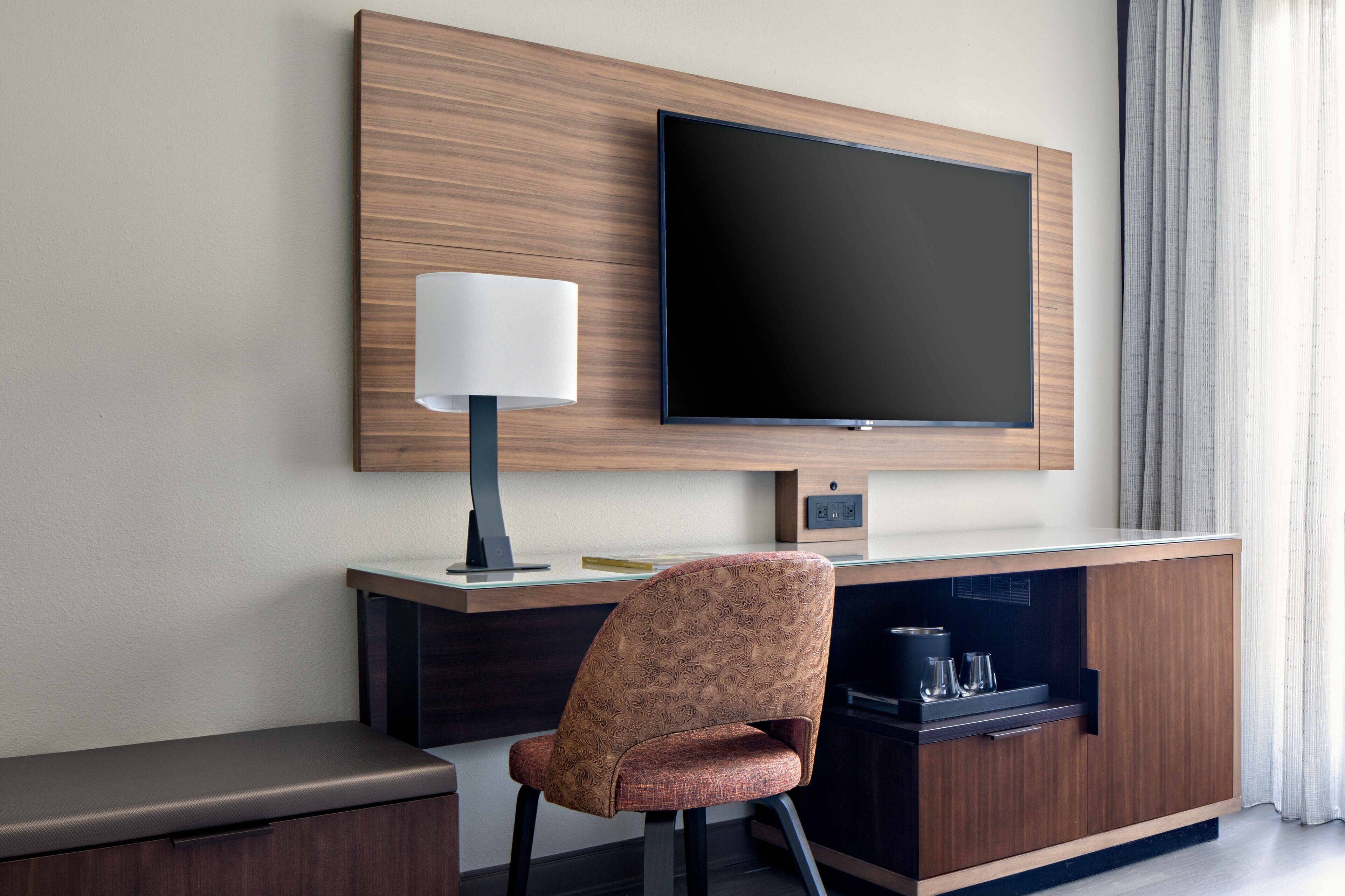 1 bedroom, premium bedding, in-room safe, desk