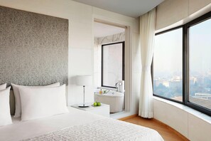 Suite ejecutiva, 1 habitación | 1 dormitorio, ropa de cama de alta calidad, minibar y caja fuerte