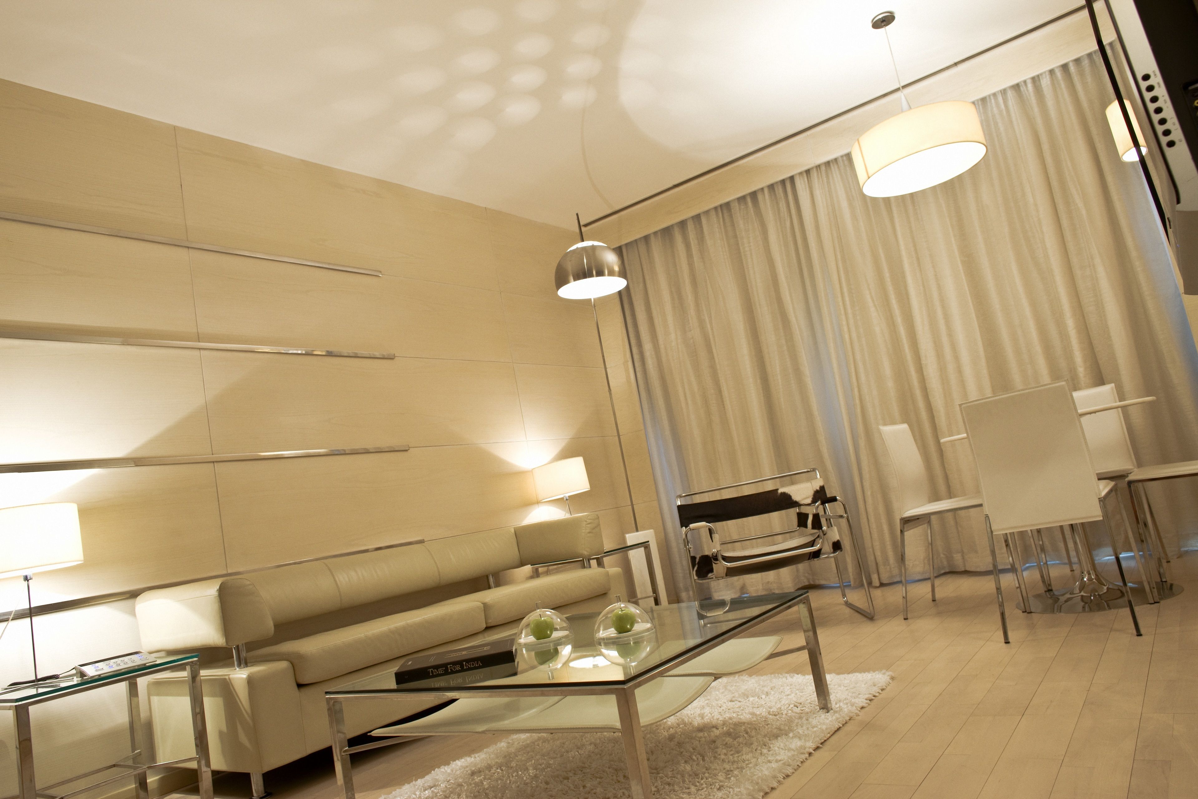 executive suite, 1 bedroom | living room | 42-inch lcd tv with satellite channels, tv