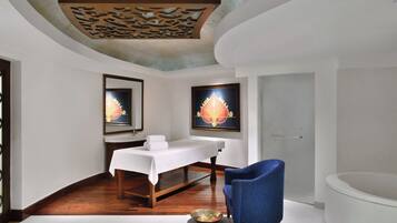 Couples treatment rooms, body treatments, aromatherapy, body wraps