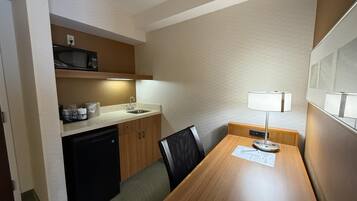 Escriptori i espai de treball apte per a portàtils