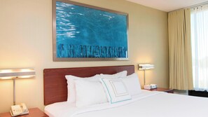 Escritorio y espacio para trabajar con laptop 