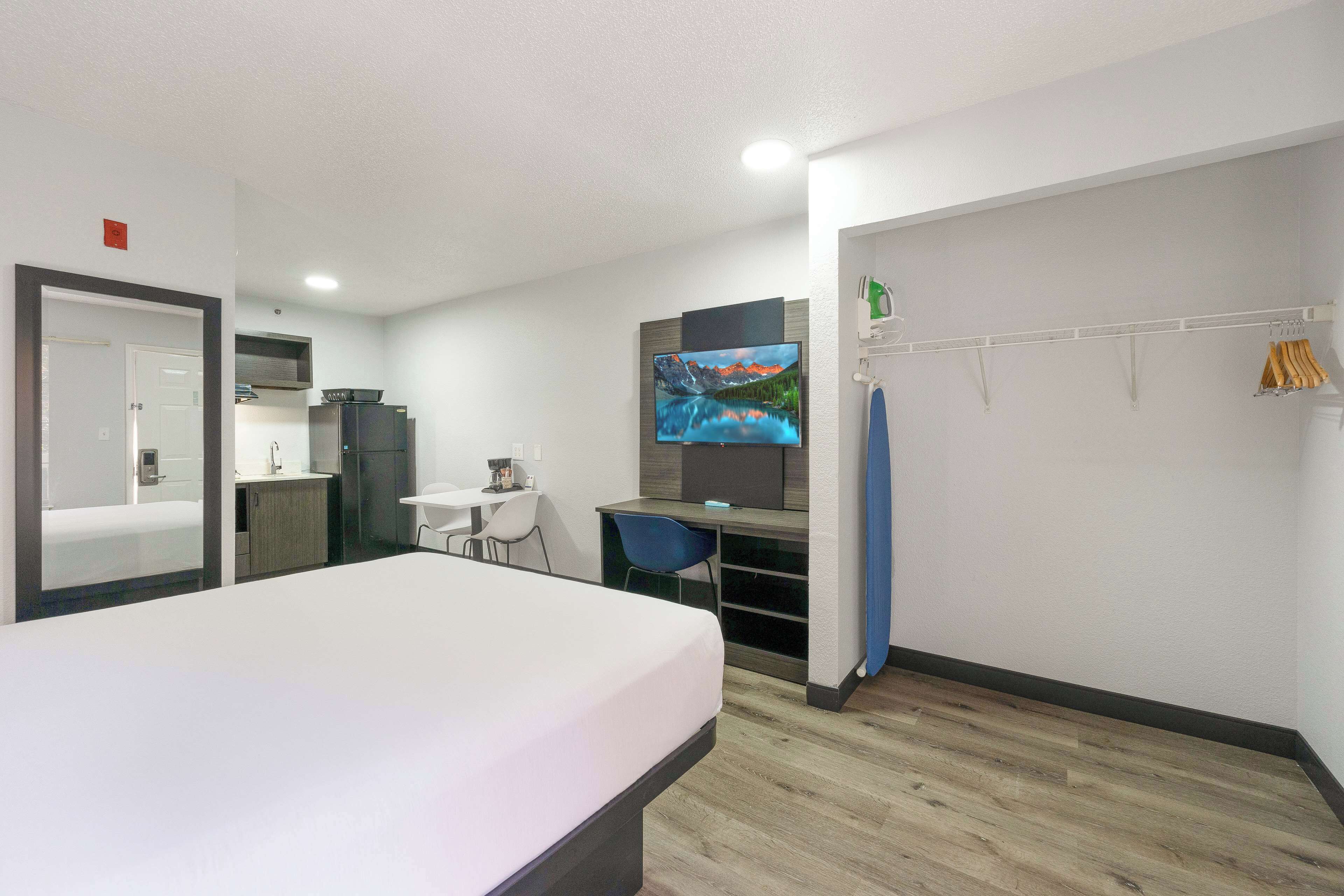 Premium bedding, laptop workspace, iron/ironing board, free WiFi