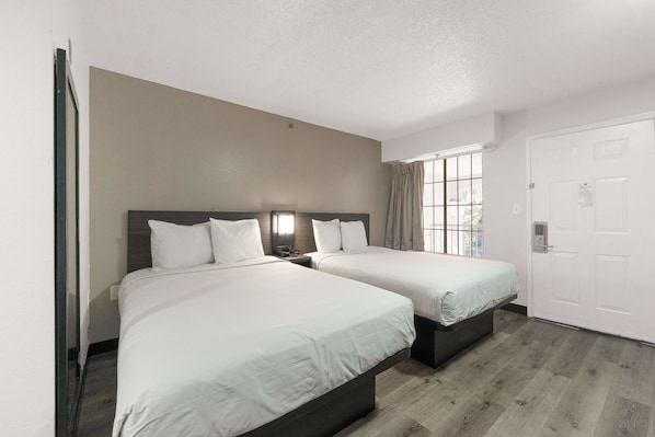 Premium bedding, laptop workspace, iron/ironing board, free WiFi